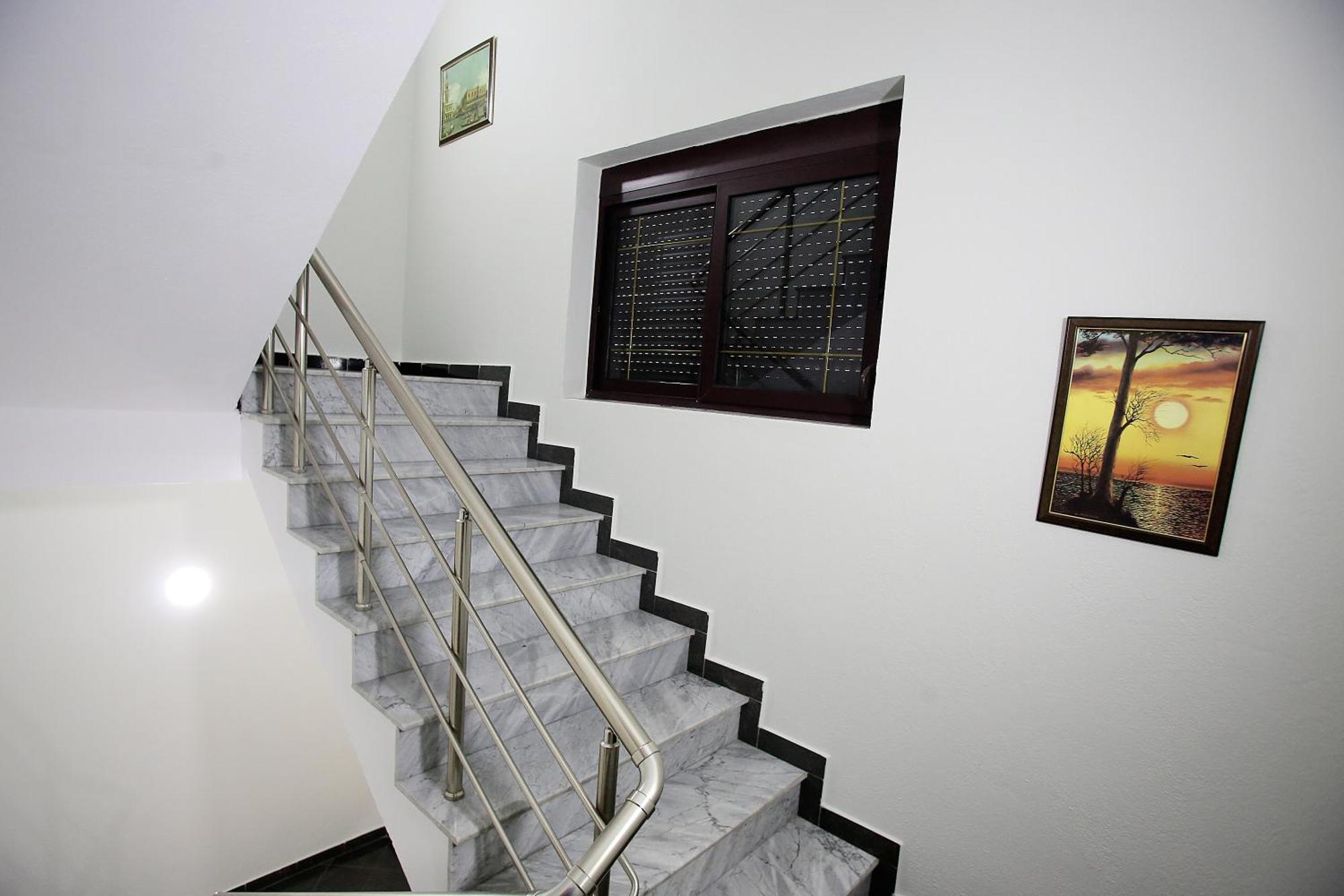 The Met Apartments Драч Екстериор снимка