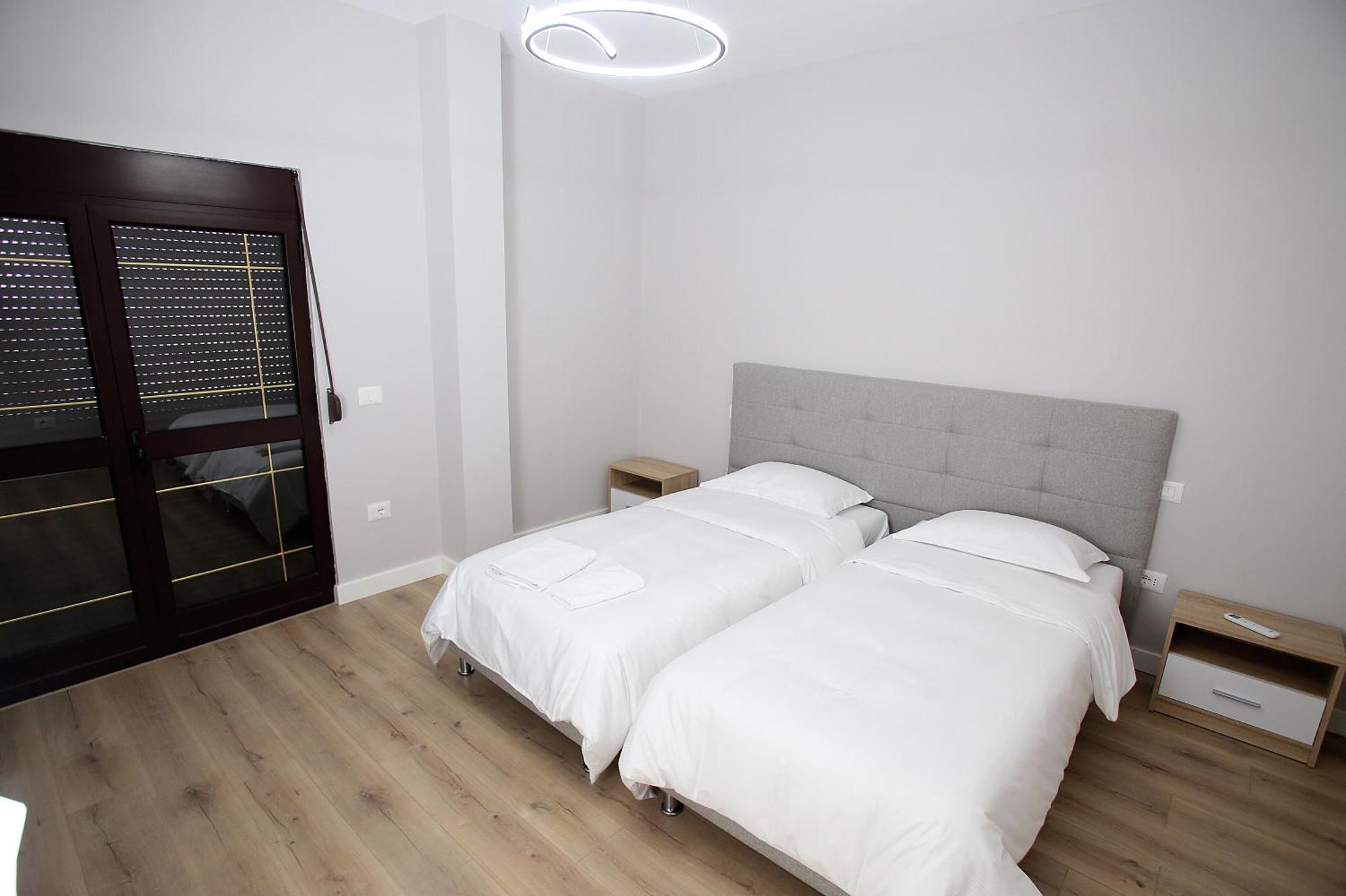 The Met Apartments Драч Екстериор снимка