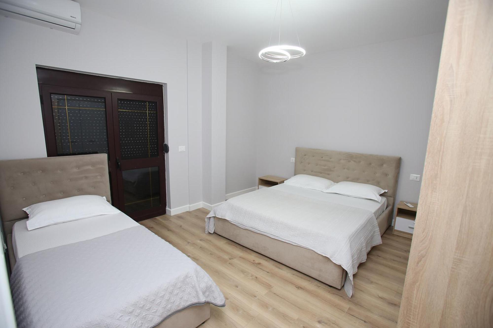 The Met Apartments Драч Екстериор снимка